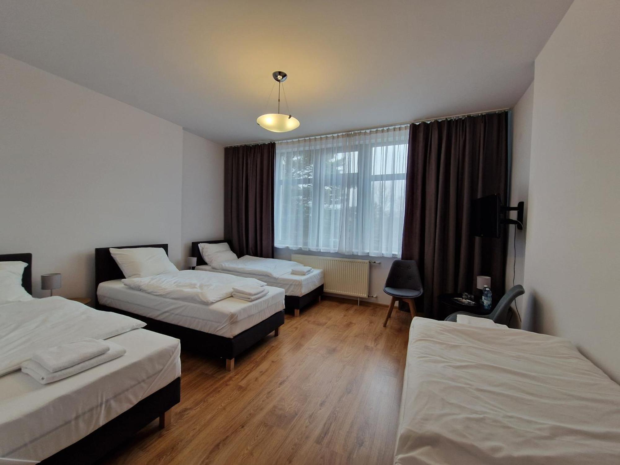 Hotel Tor Kielce Cminsk エクステリア 写真